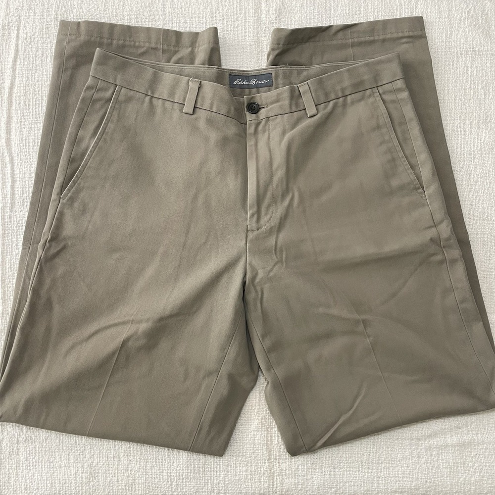 Eddie‎ Bauer Mens 34 Wrinkle Resistant Relaxed Fit Khaki Pants Flat Front Nice
